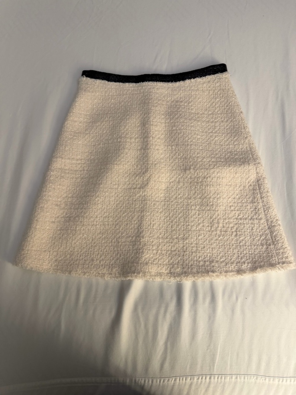 Rebecca Taylor Cream Bouclé Tweed Mini Skirt with Black Leather Trim (122) - Picture 5 of 8